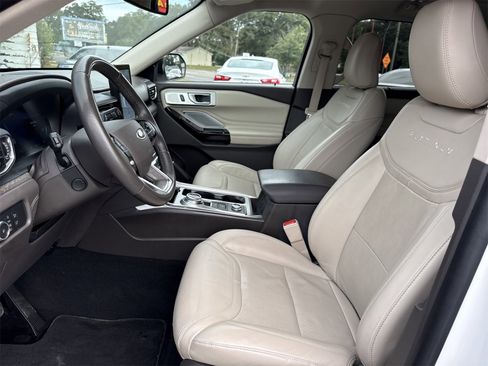 Used 2022 Ford Explorer Platinum w/ Equipment Group 601A image 9