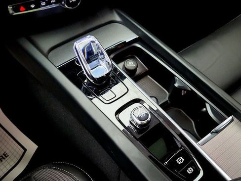 Used 2023 Volvo XC60 B6 Ultimate w/ Protection Package Premier AWD/4WD image 17