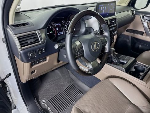 Certified 2022 Lexus GX 460 Luxury w/ Off Road Package image 9