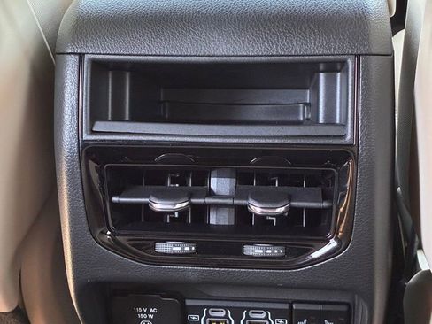 Used 2024 Jeep Grand Cherokee Limited AWD/4WD image 17