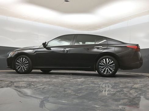Used 2024 Nissan Altima 2.5 SV image 17