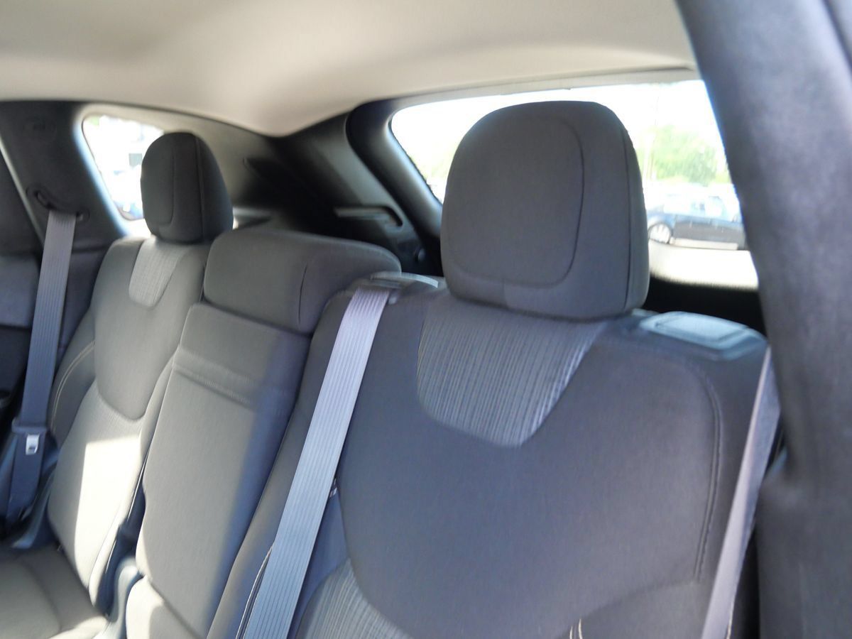 Used 2016 Jeep Cherokee Latitude FWD image 23