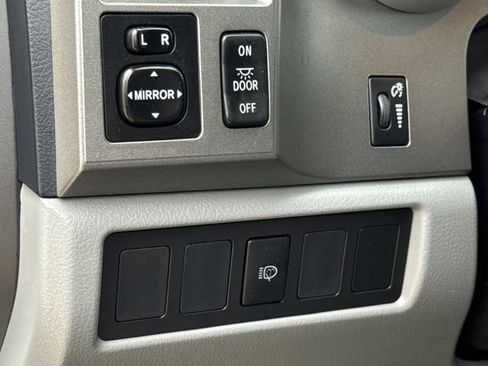Used 2016 Toyota Sequoia SR5 w/ Premium Package AWD/4WD image 25