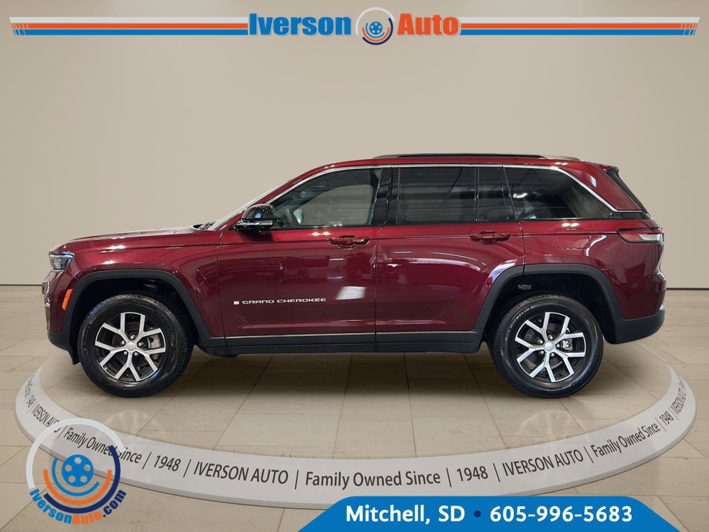 Used 2025 Jeep Grand Cherokee Limited w/ Luxury Tech Group II AWD/4WD image 4