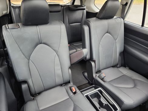 Used 2024 Toyota Grand Highlander AWD image 11