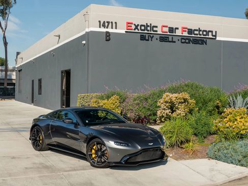 Used 2019 Aston Martin V8 Vantage Coupe image 1