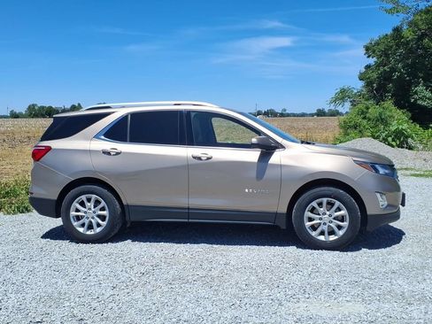 Used 2018 Chevrolet Equinox LT w/ Sun & Infotainment Package AWD/4WD image 4