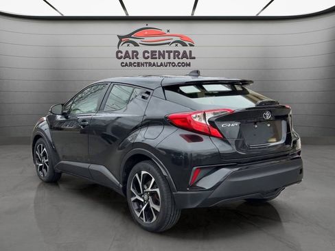 Used 2019 Toyota C-HR XLE image 3