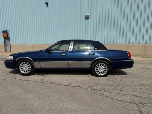 Used 2007 Lincoln Town Car Signature RWD image 12