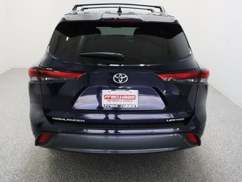 Used 2023 Toyota Highlander Limited FWD image 8