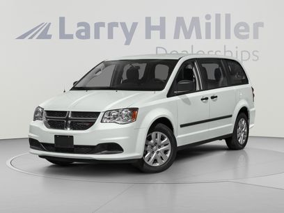 Used 2018 Dodge Grand Caravan SE w/ UConnect Hands-Free Group