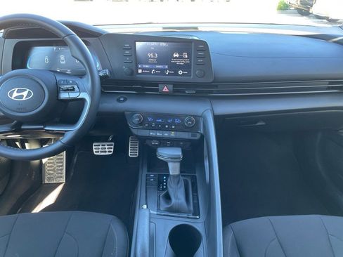 Used 2025 Hyundai Elantra Sport FWD image 11
