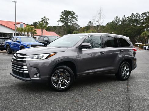 Used 2017 Toyota Highlander Limited Platinum image 3