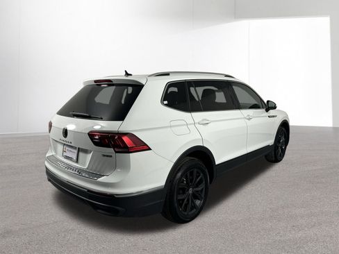 Used 2024 Volkswagen Tiguan SE AWD/4WD image 36