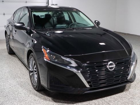 Used 2024 Nissan Altima 2.5 SV image 5