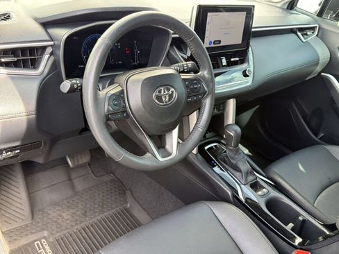 Certified 2024 Toyota Corolla Cross XLE FWD image 4