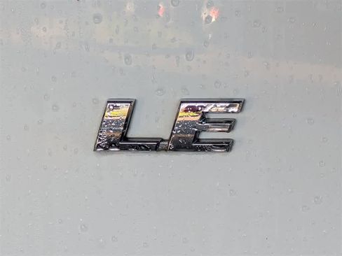 Used 2018 Toyota RAV4 LE image 13