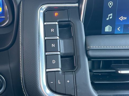 Used 2024 Chevrolet Tahoe Premier AWD/4WD image 21