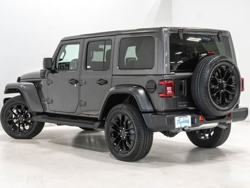 Used 2025 Jeep Wrangler Unlimited Sahara AWD/4WD image 27