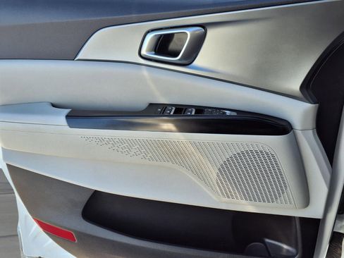 Used 2024 Kia Carnival LX image 14