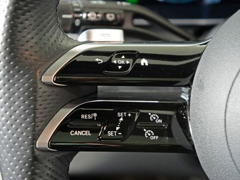 Used 2025 Mercedes-Benz GLC 300 4MATIC image 18