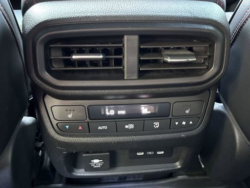 Used 2025 Honda Pilot Black Edition image 17