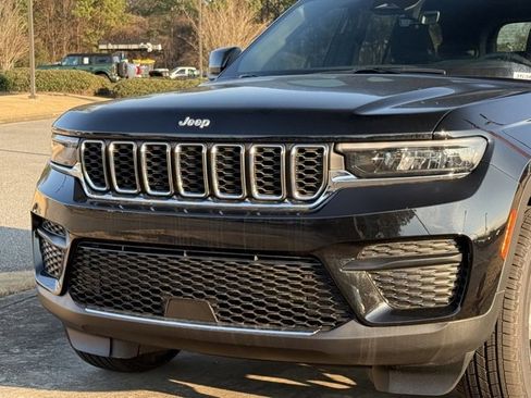 New 2025 Jeep Grand Cherokee Laredo w/ Luxury Tech Group I image 11