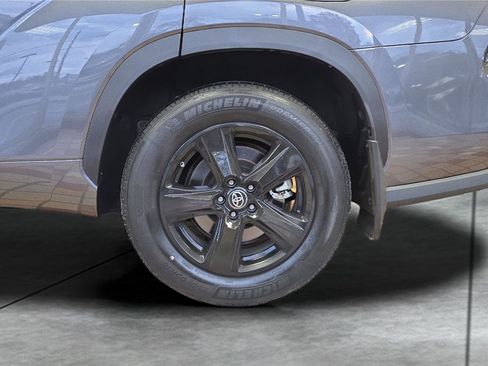 Used 2023 Toyota Highlander L image 28