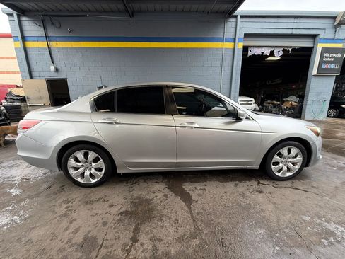 Used 2010 Honda Accord EX-L image 8