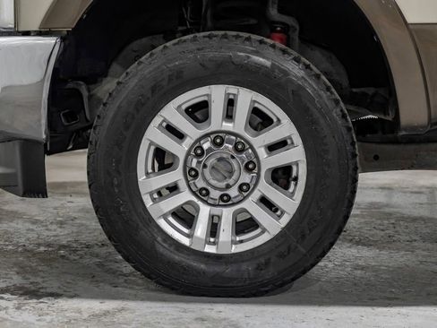 Used 2017 Ford F250 Lariat w/ Chrome Package image 62