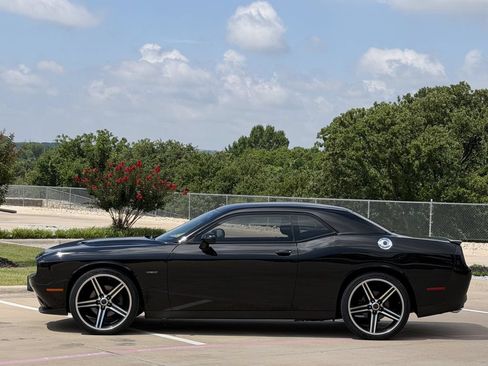 Used 2015 Dodge Challenger R/T w/ Quick Order Package 28B R/T RWD image 3