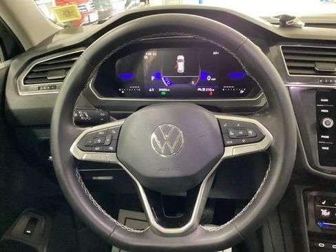Certified 2024 Volkswagen Tiguan SE image 7