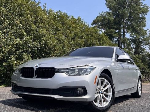 Used 2018 BMW 320i xDrive Sedan w/ Convenience Package AWD/4WD image 2