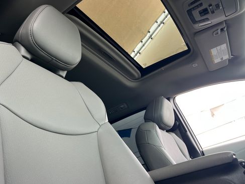 Certified 2025 Toyota Sienna XLE FWD image 18