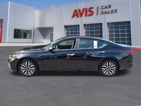 Used 2025 Nissan Altima 2.5 SV FWD image 9