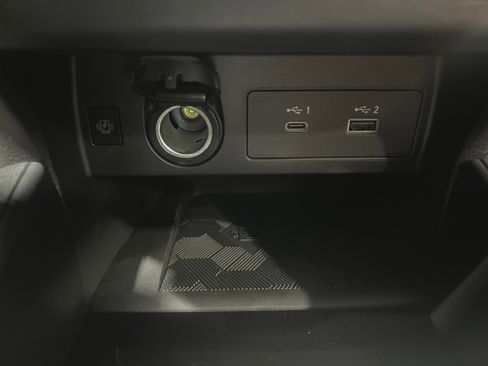 New 2025 Nissan Versa SR w/ Trunk Package image 31