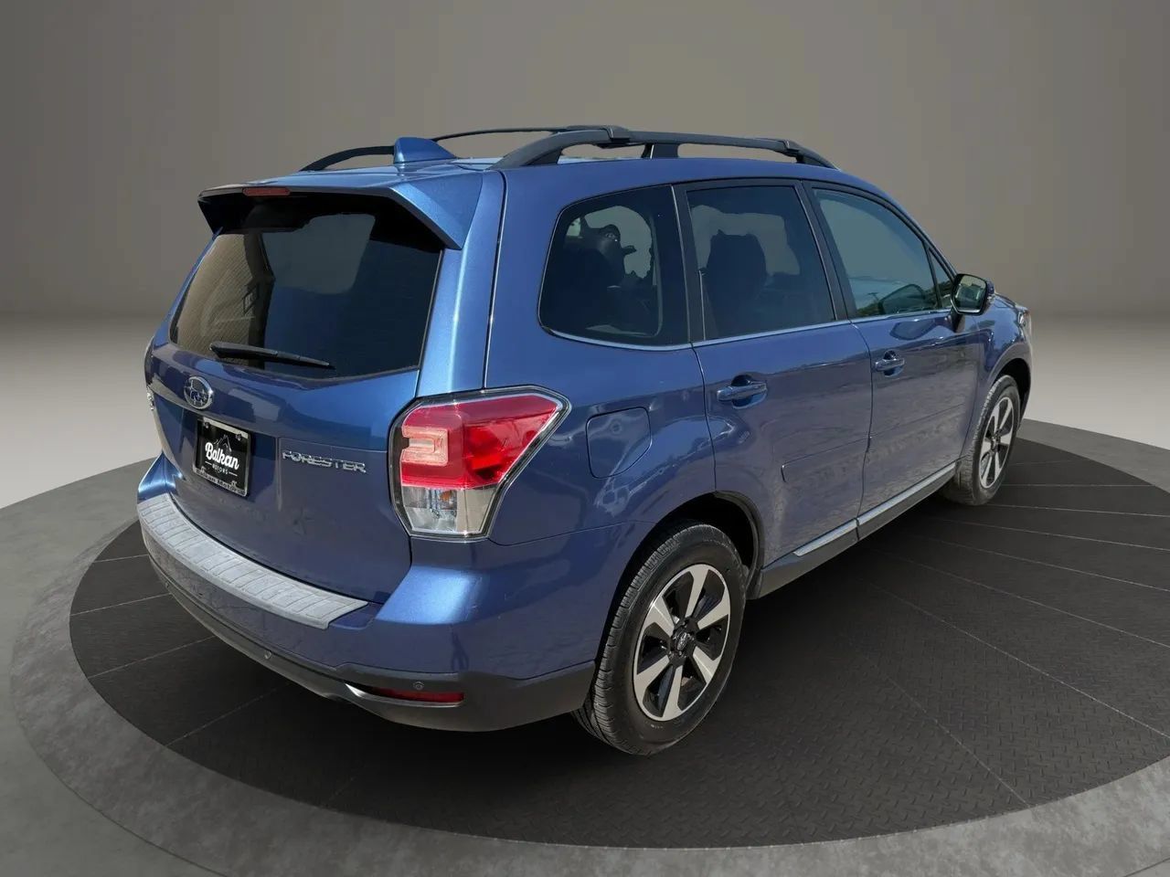 Used 2018 Subaru Forester 2.5i Touring w/ Popular Package #2 AWD/4WD image 4