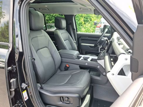 Used 2025 Land Rover Defender 110 S AWD/4WD image 3