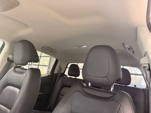 Used 2018 GMC Canyon SLT image 30