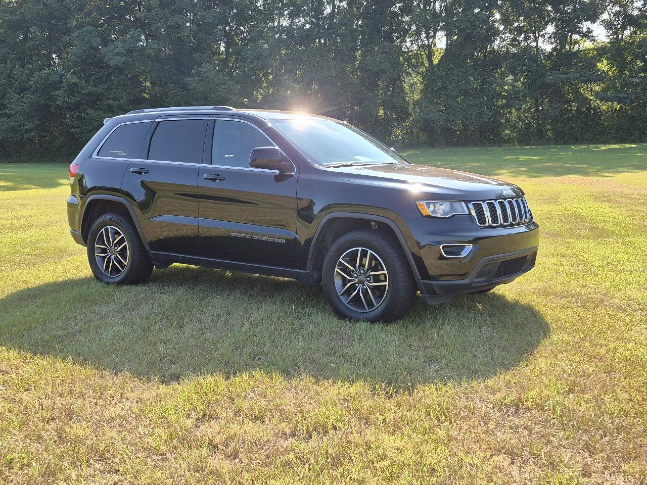 Used 2019 Jeep Grand Cherokee Laredo w/ Laredo X Package RWD image 13