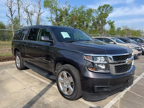Used 2017 Chevrolet Suburban LS image 2