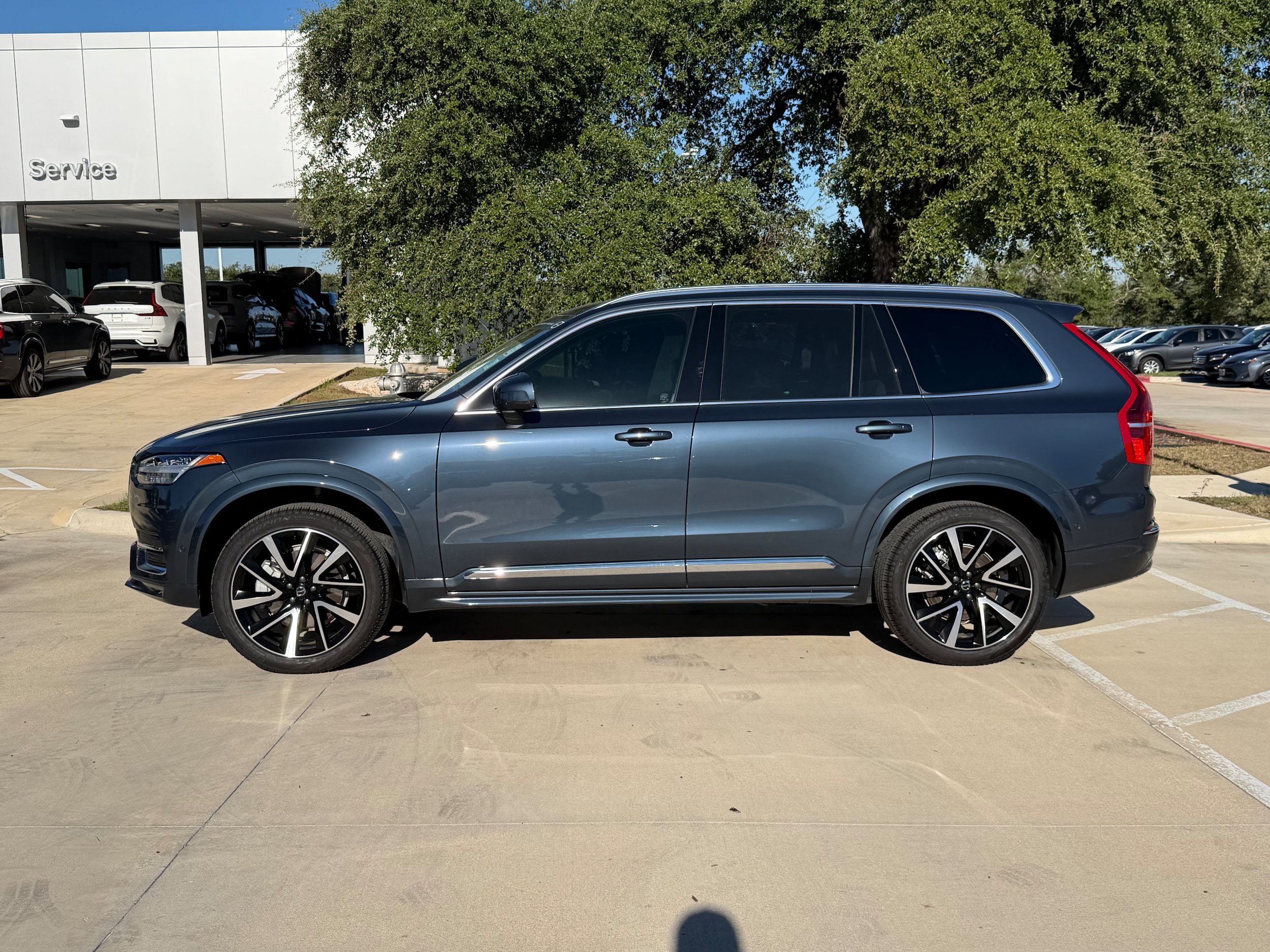 Certified 2025 Volvo XC90 B6 Plus w/ Protection Package Premier AWD/4WD image 3