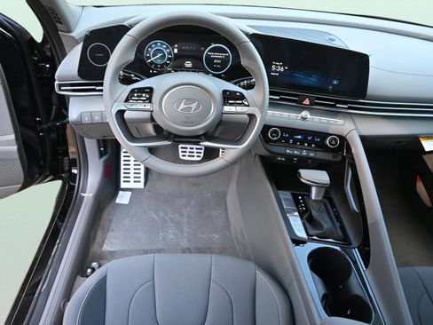 New 2025 Hyundai Elantra SEL FWD image 12