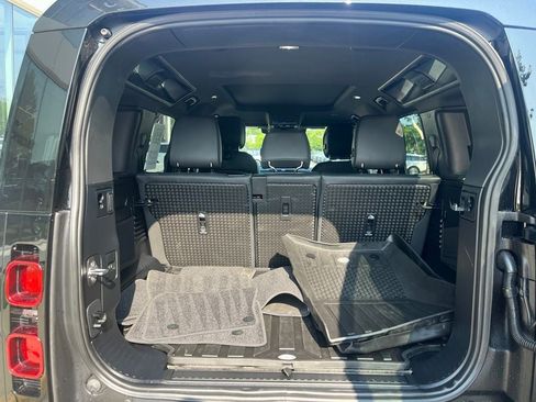 Used 2025 Land Rover Defender 110 X-Dynamic SE AWD/4WD image 10