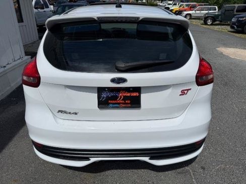 Used 2017 Ford Focus ST w/ Equipment Group 402A FWD image 4