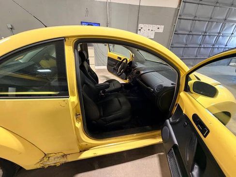 Used 2007 Volkswagen Beetle Coupe FWD image 23