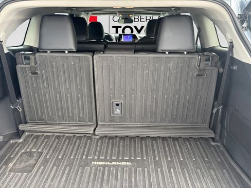 Used 2023 Toyota Highlander XLE FWD image 16