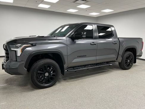 Used 2024 Toyota Tundra Limited AWD/4WD image 6