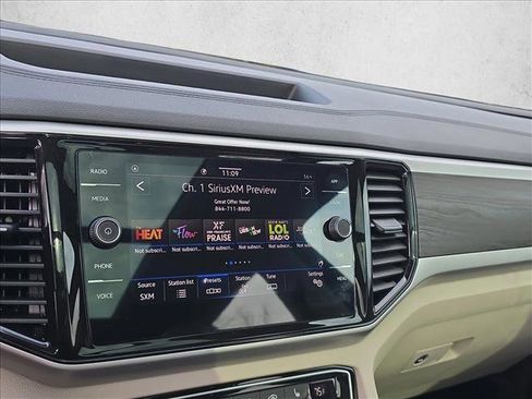 Used 2023 Volkswagen Atlas SE w/ Panoramic Sunroof Package image 11