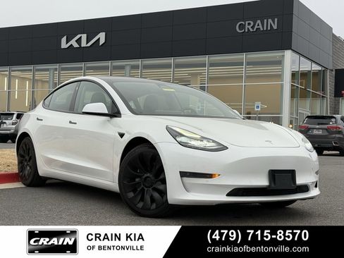 Used 2021 Tesla Model 3 Standard Range Plus image 1